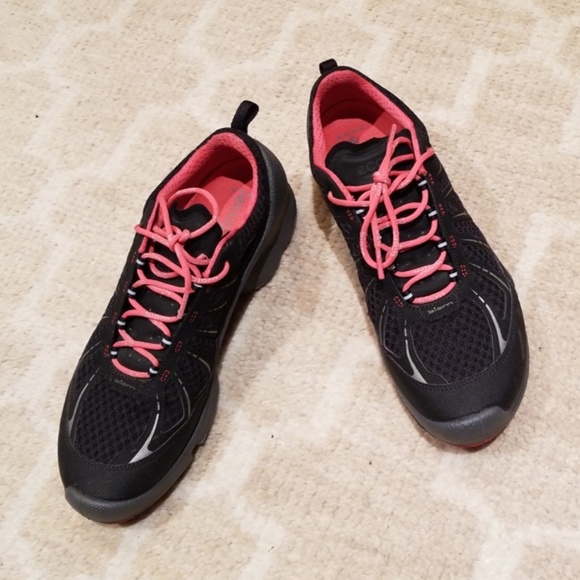 Shoes - Picture 1 of 4